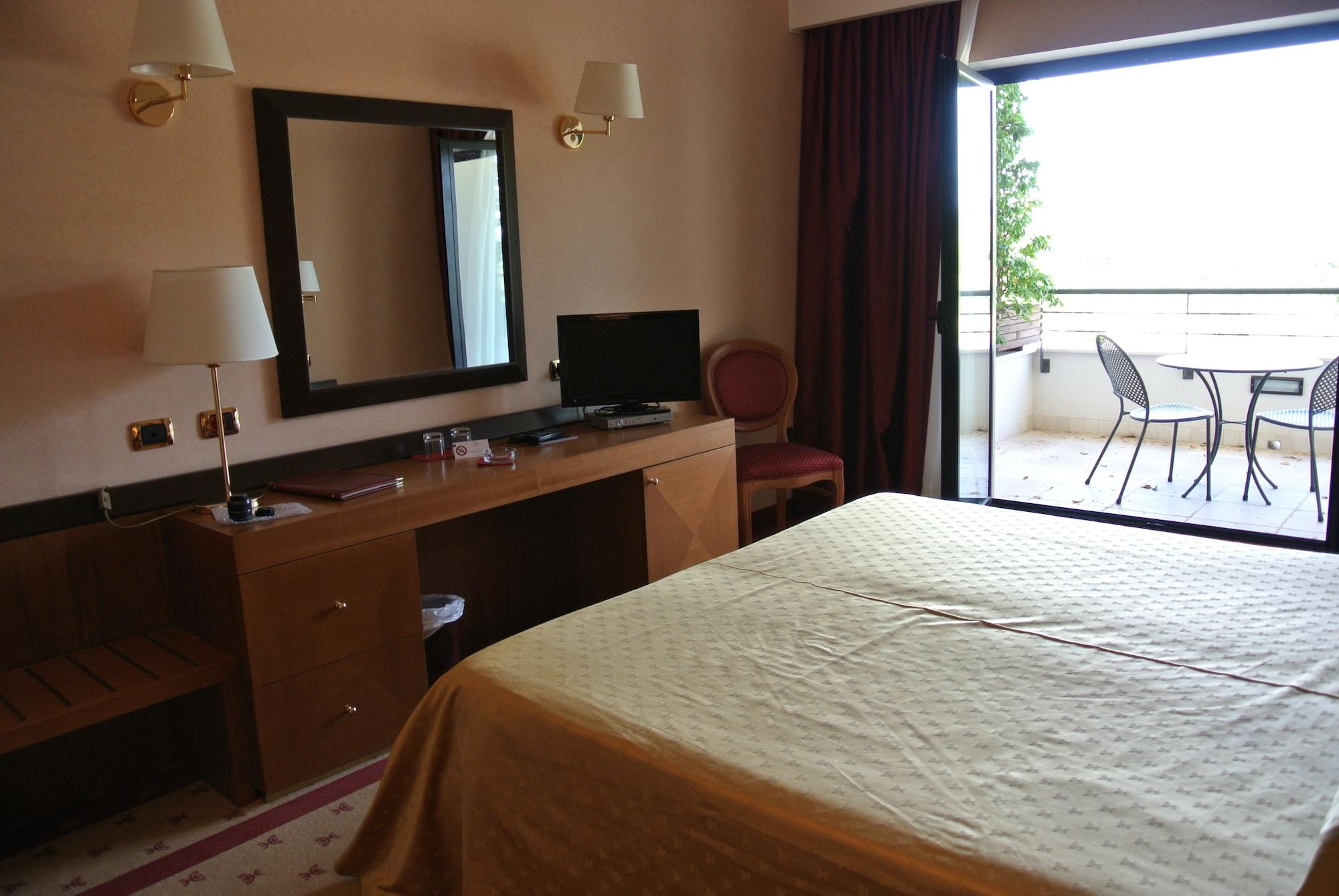 אלברובלו Grand Hotel La Chiusa Di Chietri מראה חיצוני תמונה
