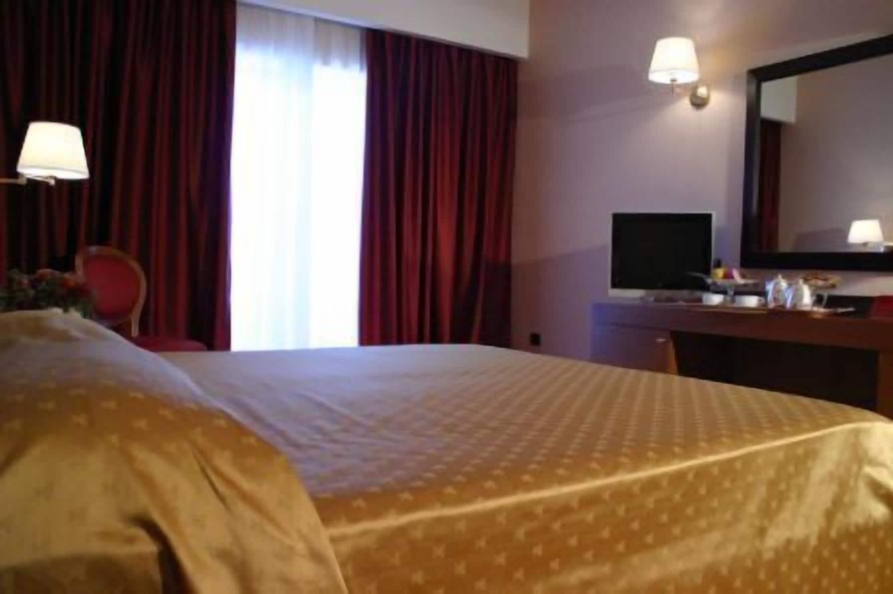 אלברובלו Grand Hotel La Chiusa Di Chietri מראה חיצוני תמונה