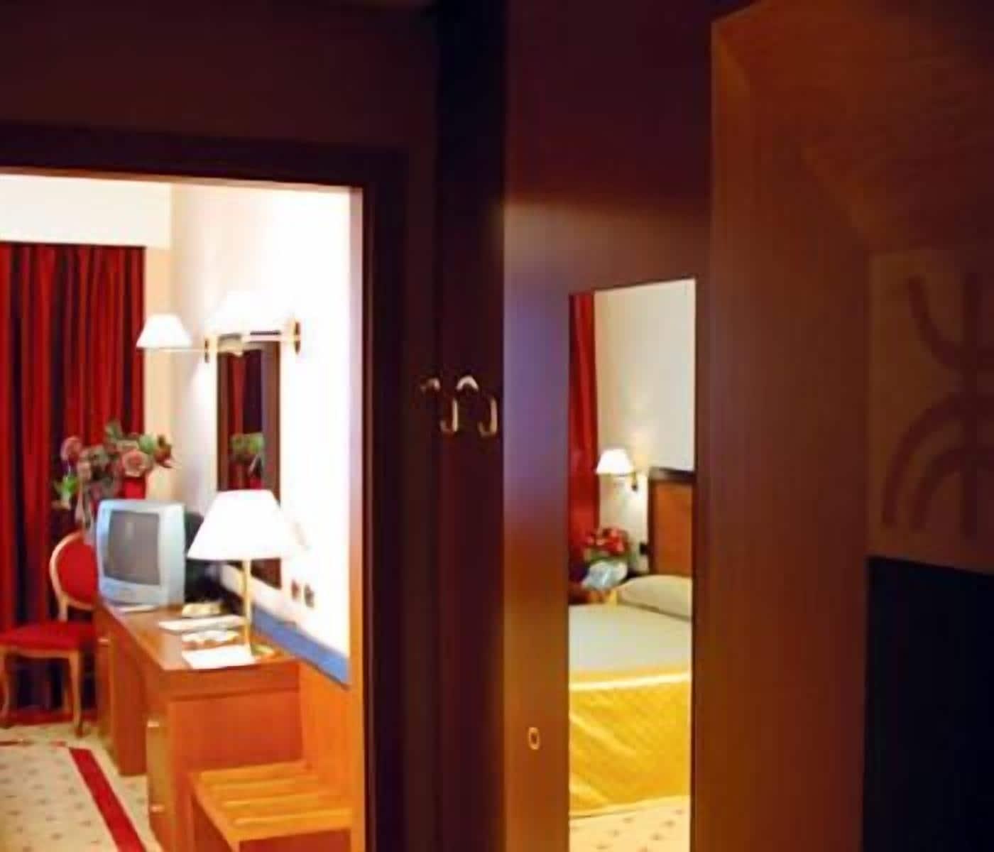 אלברובלו Grand Hotel La Chiusa Di Chietri מראה חיצוני תמונה