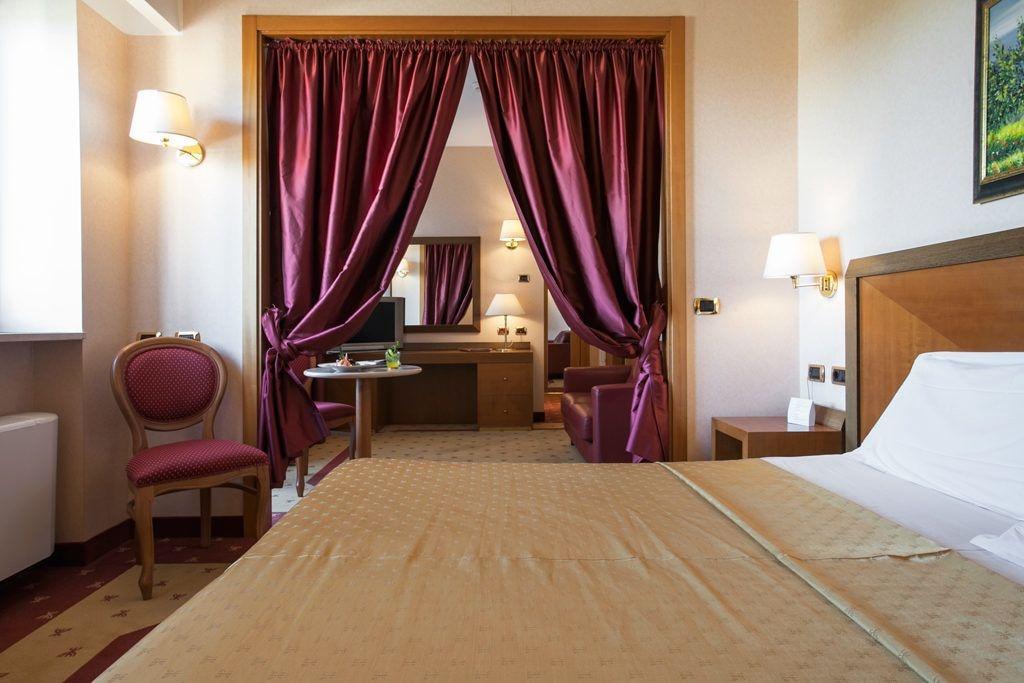 אלברובלו Grand Hotel La Chiusa Di Chietri מראה חיצוני תמונה
