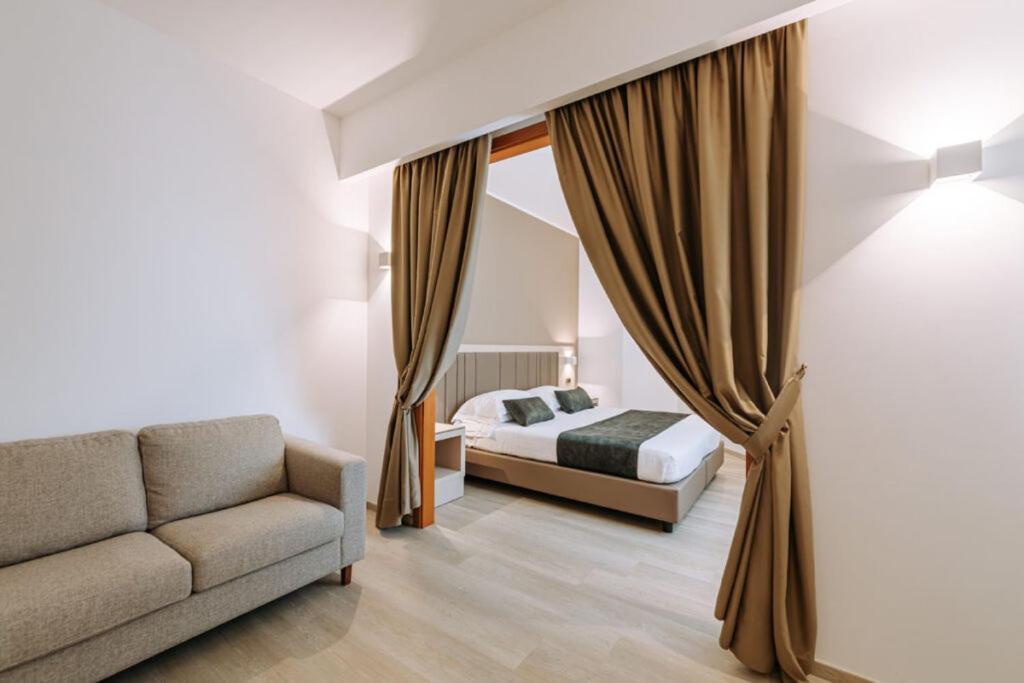 אלברובלו Grand Hotel La Chiusa Di Chietri מראה חיצוני תמונה