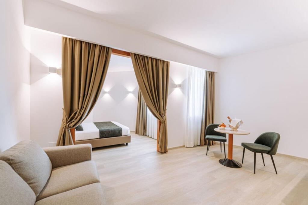 אלברובלו Grand Hotel La Chiusa Di Chietri מראה חיצוני תמונה
