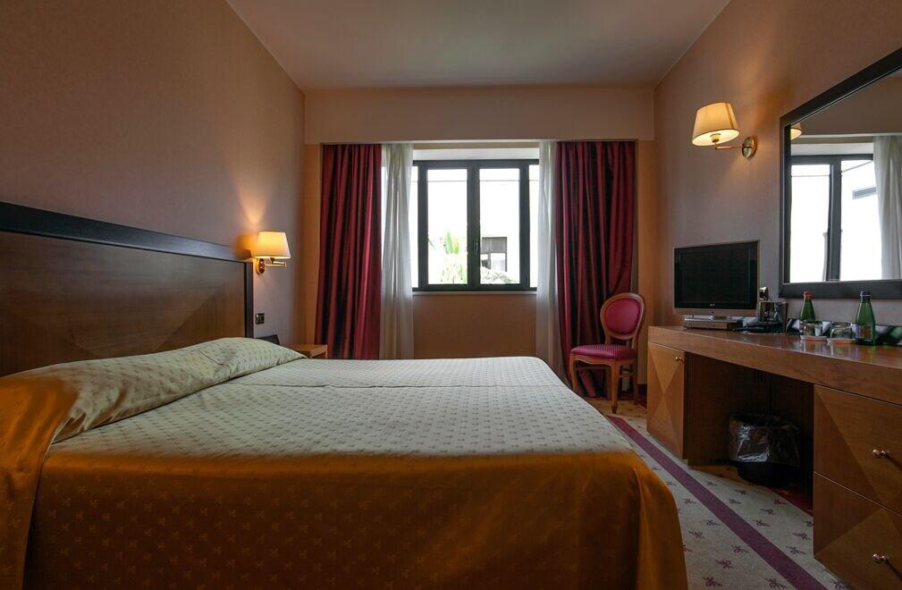 אלברובלו Grand Hotel La Chiusa Di Chietri מראה חיצוני תמונה