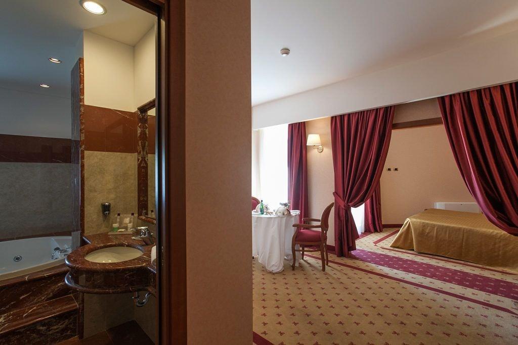 אלברובלו Grand Hotel La Chiusa Di Chietri מראה חיצוני תמונה
