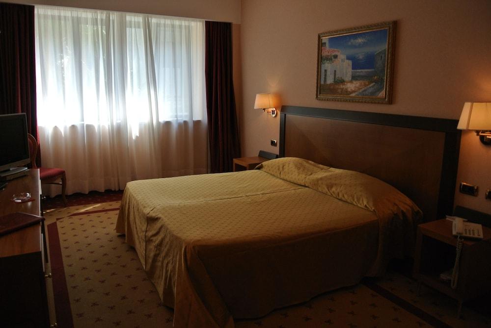 אלברובלו Grand Hotel La Chiusa Di Chietri מראה חיצוני תמונה