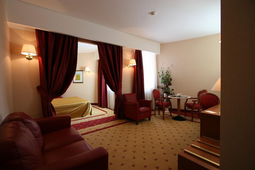 אלברובלו Grand Hotel La Chiusa Di Chietri מראה חיצוני תמונה