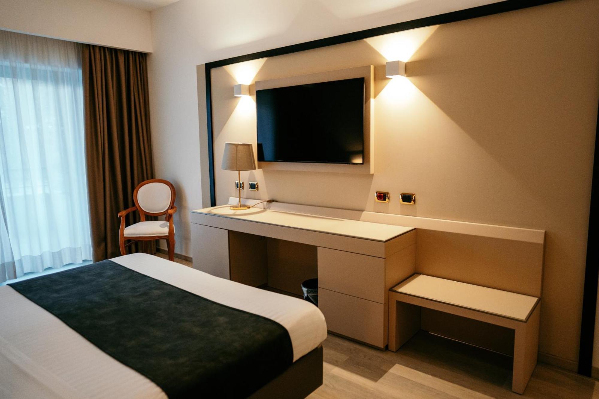 אלברובלו Grand Hotel La Chiusa Di Chietri מראה חיצוני תמונה
