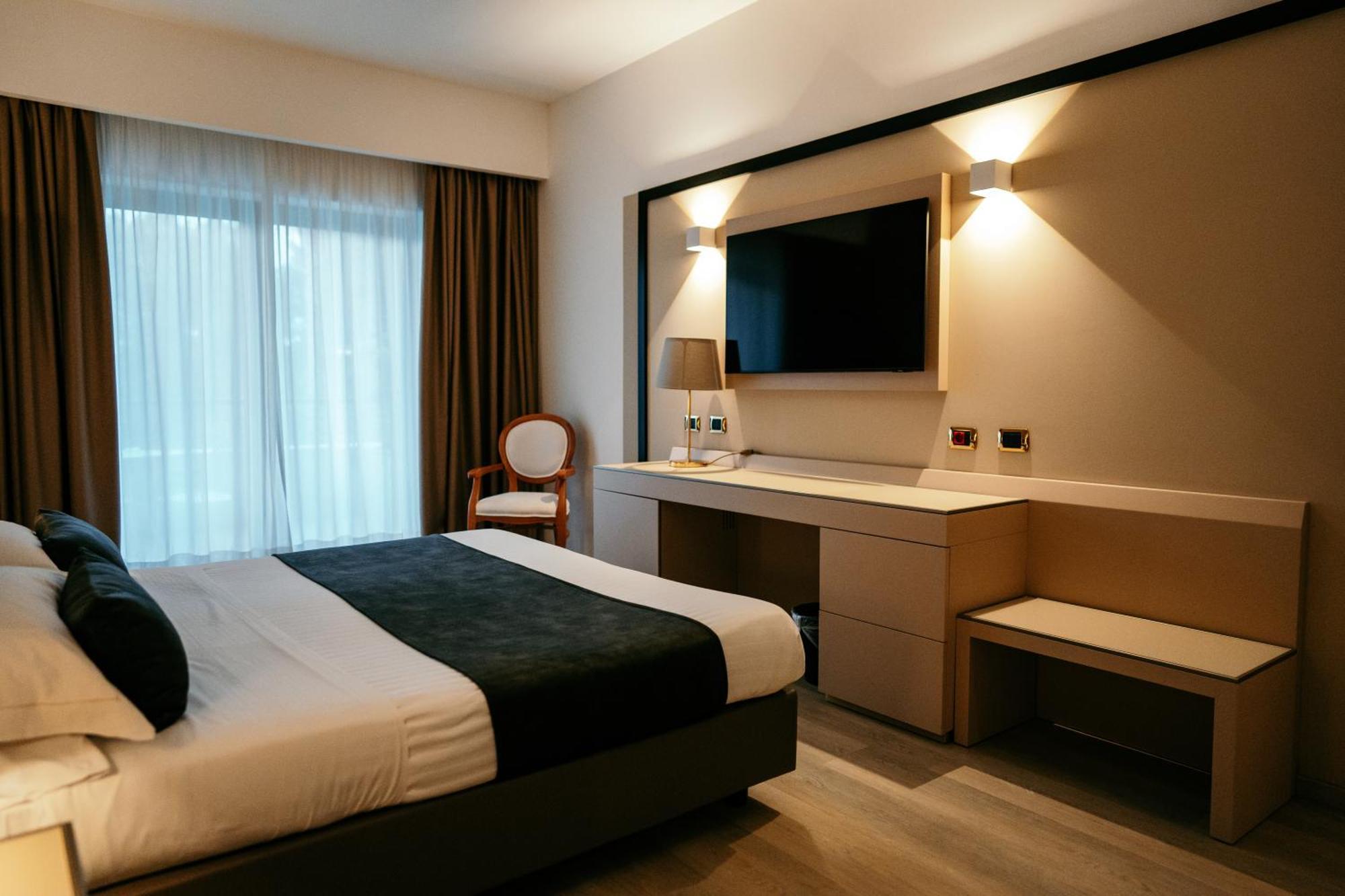 אלברובלו Grand Hotel La Chiusa Di Chietri מראה חיצוני תמונה